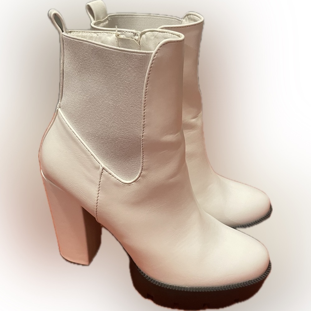 X2B white platform block heel bootie size 7 EUC slight creases no scratches.